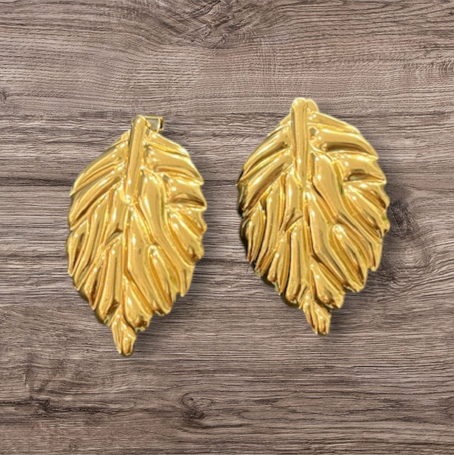 Leaf shaped crumpled anti tarnish studs