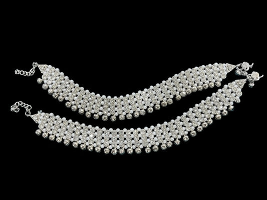 Silver toned polki and pearl anklet set